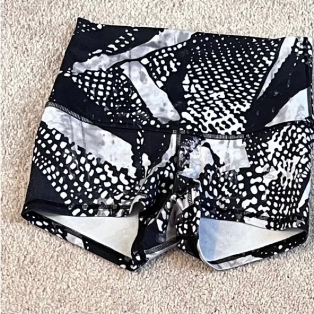 FLEO SHORTS, SIZE SMALL, Great condition